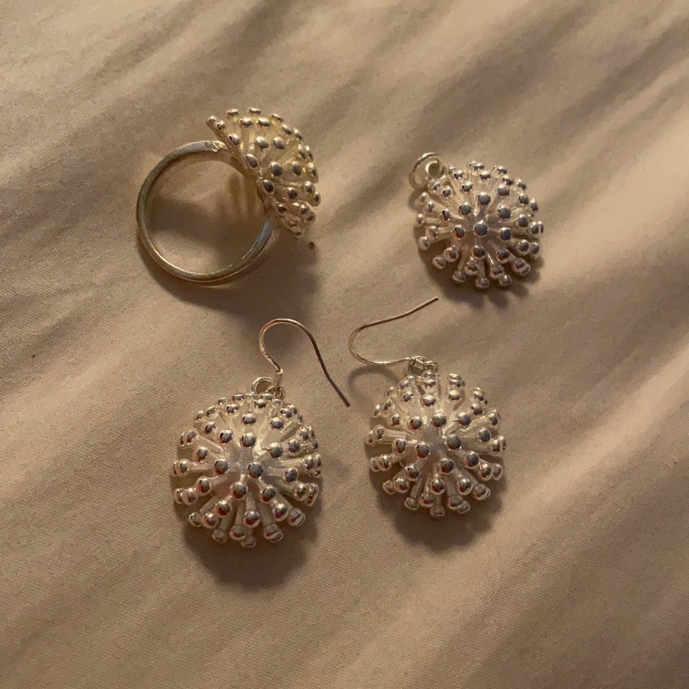 Matching jewelry set